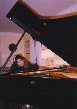 Silviaatthepiano.jpg?1327551431538